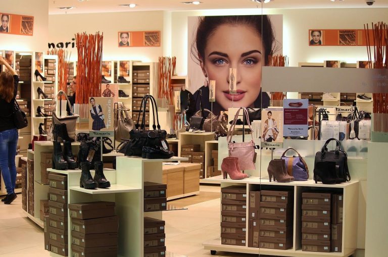 Online winkelen gemak en voordelen: 24/7 winkelen vanuit huis met wereldwijd assortiment en prijsvergelijking
